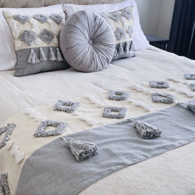 Piecera Boho Gris con Borlas + 2 Fundas