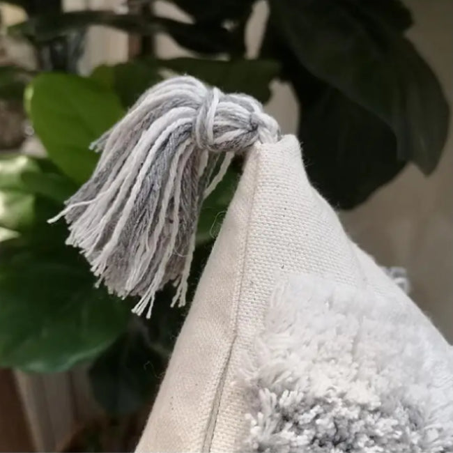 Piecera Boho Gris con Borlas + 2 Fundas